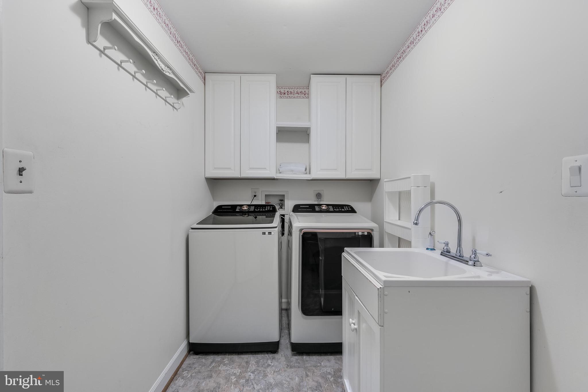 HAMPTON HILLS - Residential