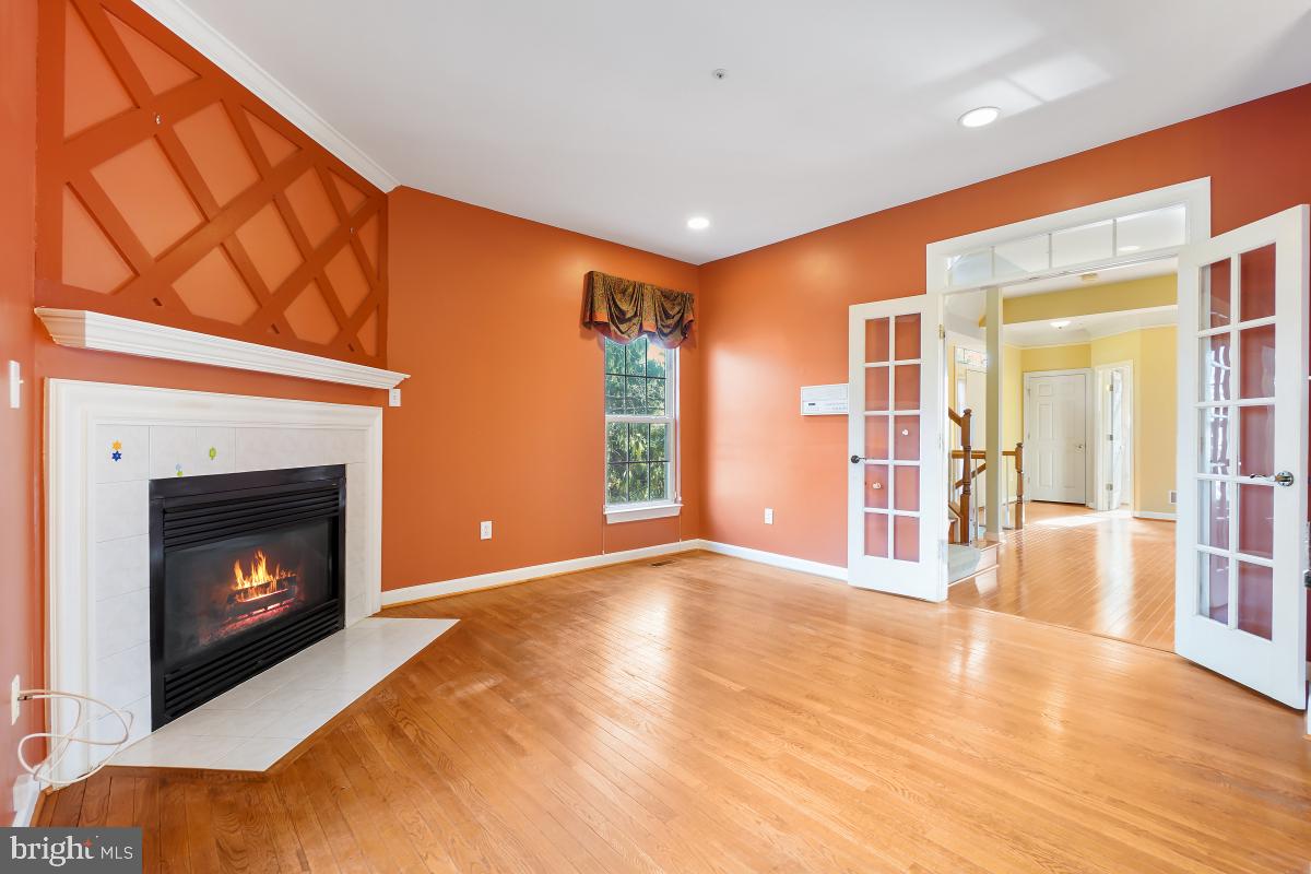 WILLOWS OF POTOMAC - Residential Lease