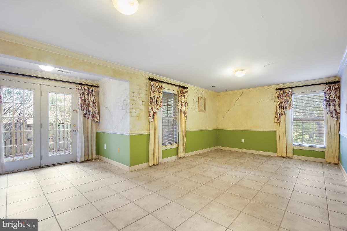 WILLOWS OF POTOMAC - Residential Lease