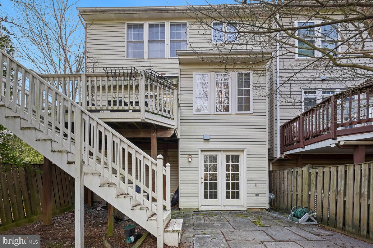 WILLOWS OF POTOMAC - Residential Lease