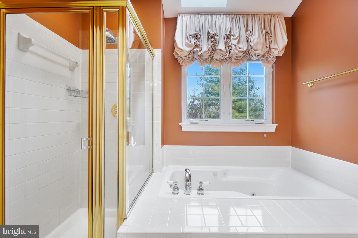 WILLOWS OF POTOMAC - Residential Lease