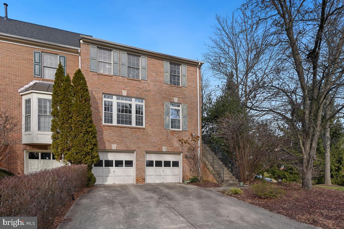 WILLOWS OF POTOMAC - Residential Lease