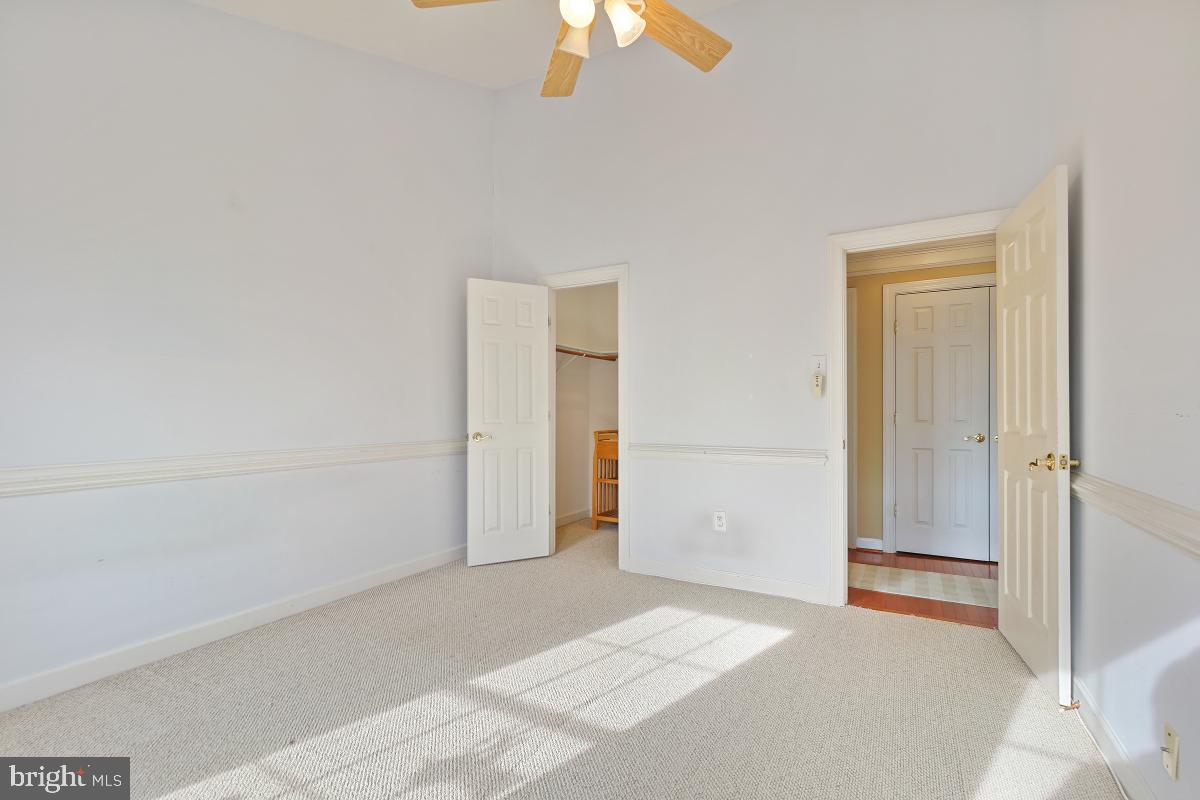 WILLOWS OF POTOMAC - Residential Lease