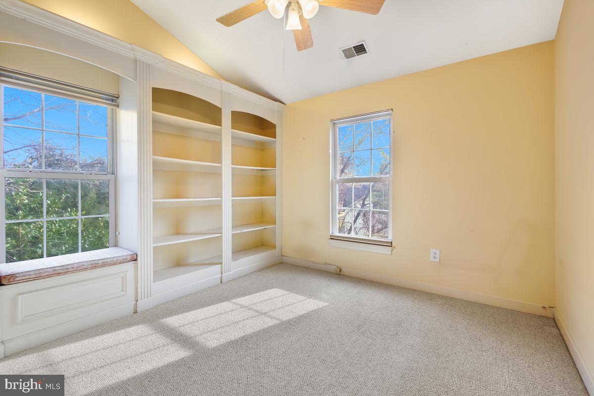 WILLOWS OF POTOMAC - Residential Lease