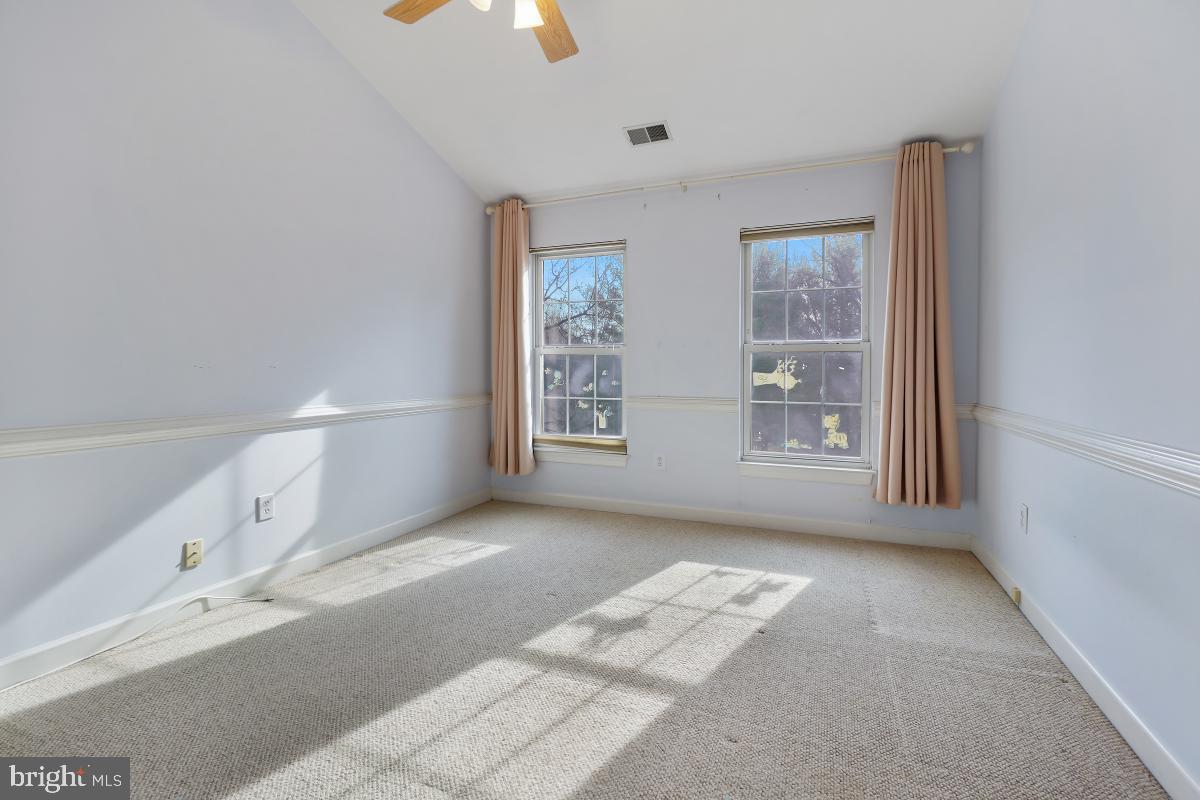 WILLOWS OF POTOMAC - Residential Lease