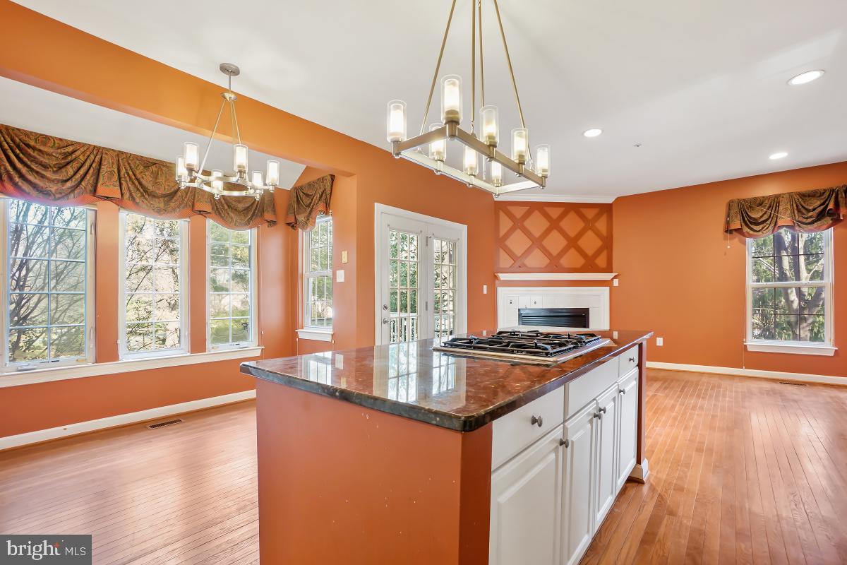 WILLOWS OF POTOMAC - Residential Lease