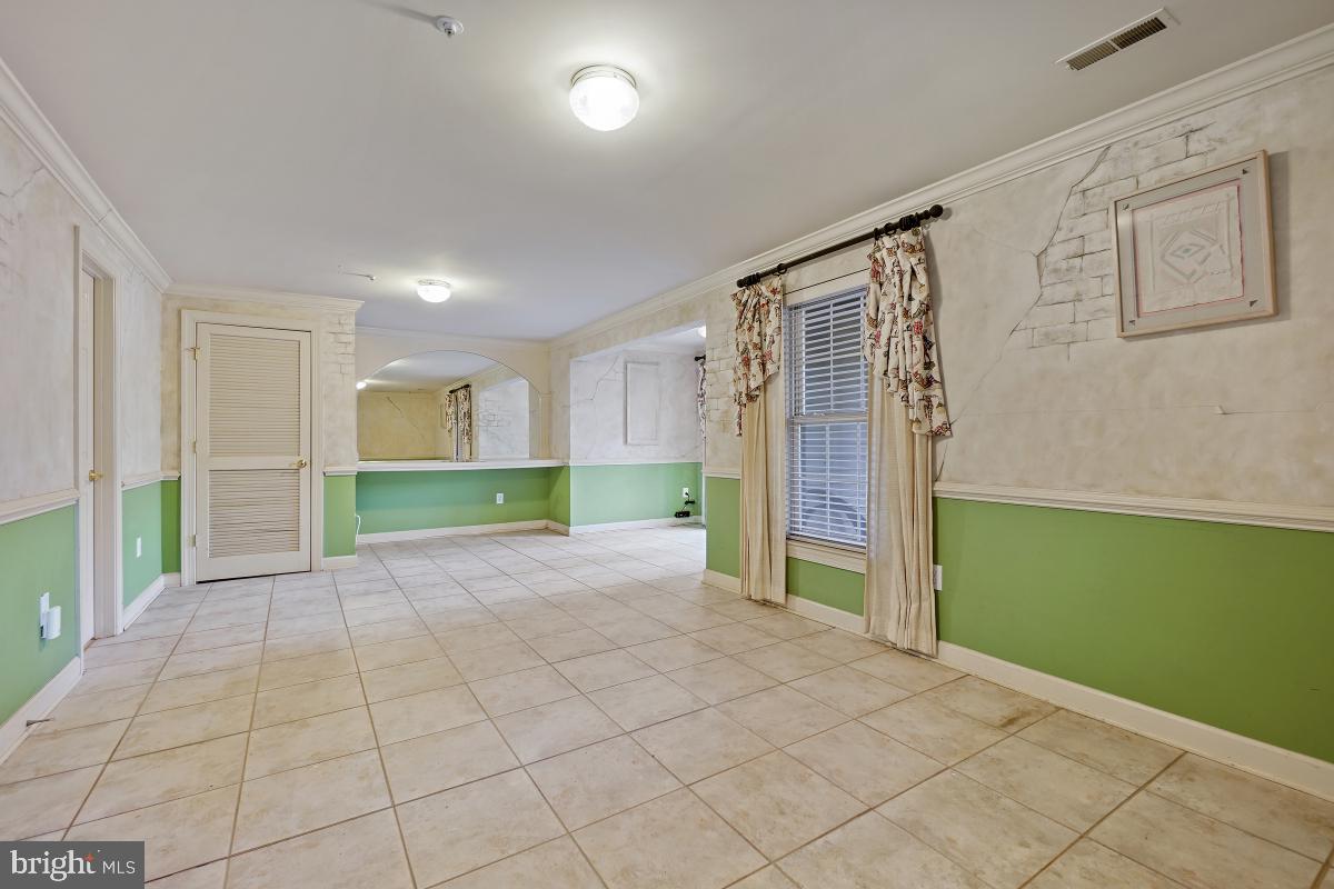 WILLOWS OF POTOMAC - Residential Lease