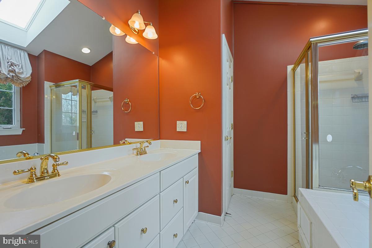 WILLOWS OF POTOMAC - Residential Lease