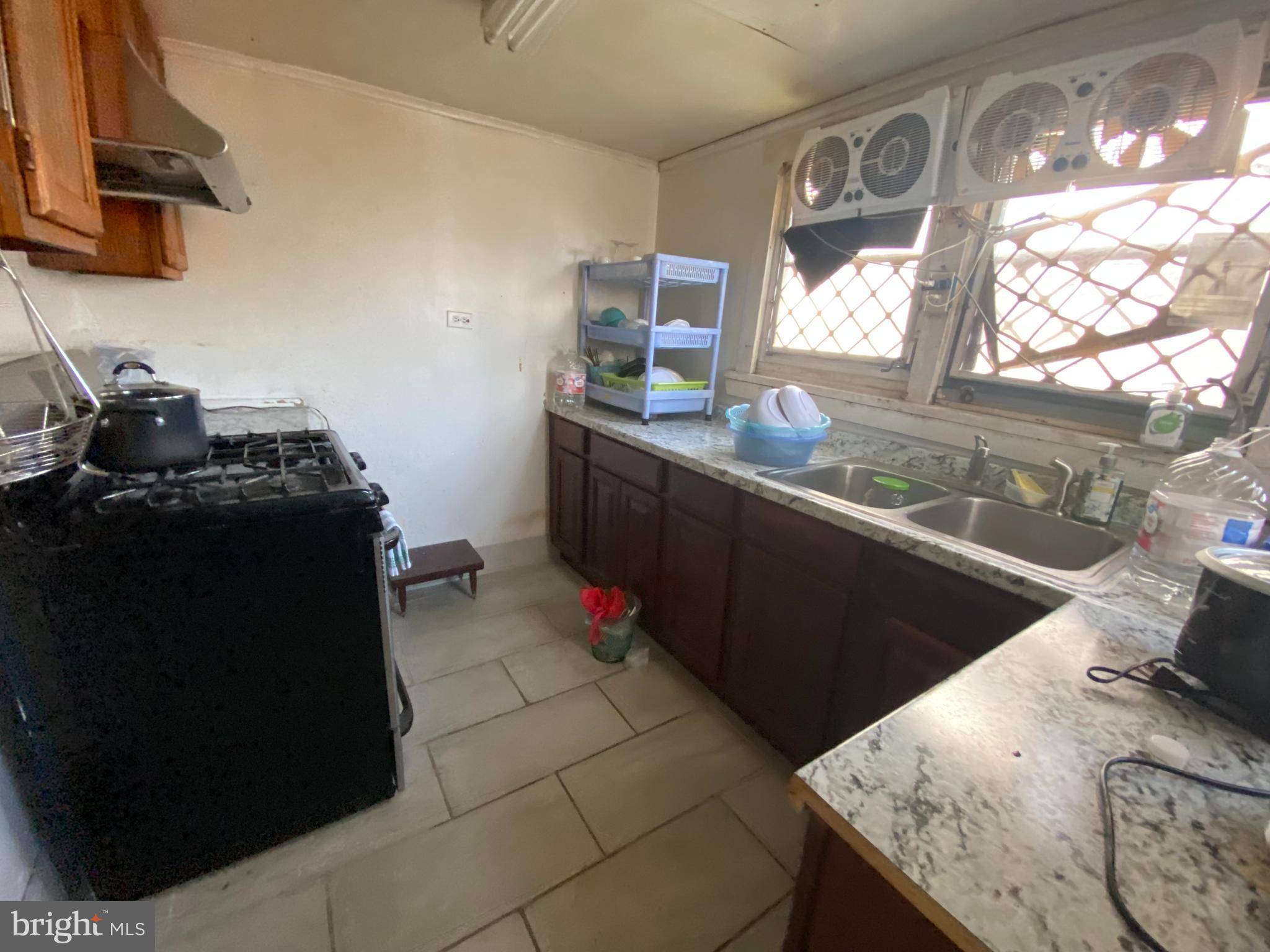 EAST KENSINGTON - Residential