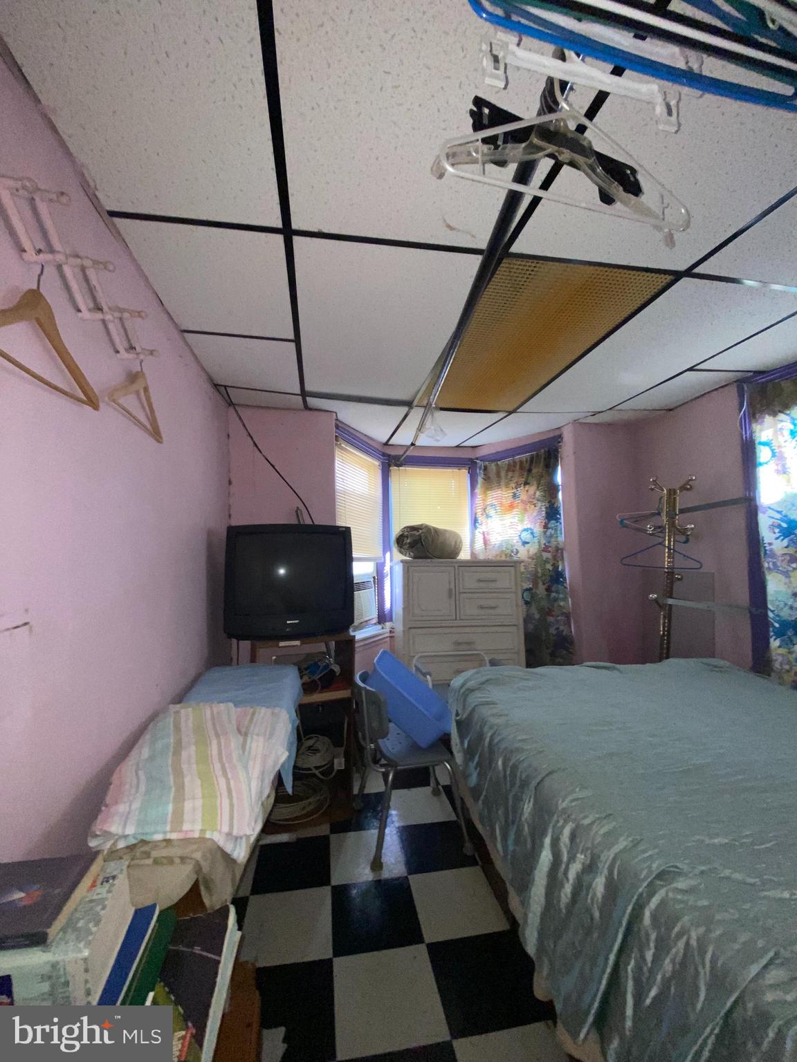 EAST KENSINGTON - Residential