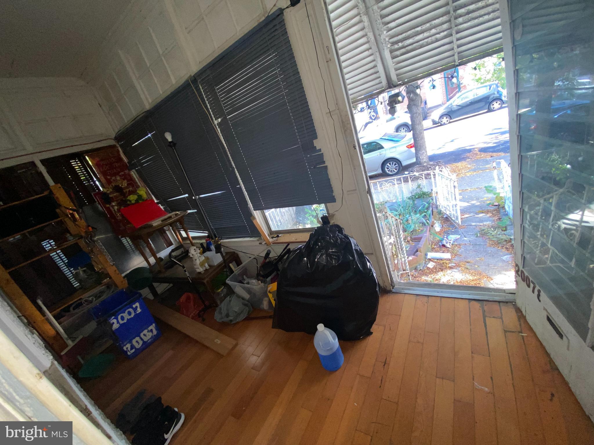 EAST KENSINGTON - Residential