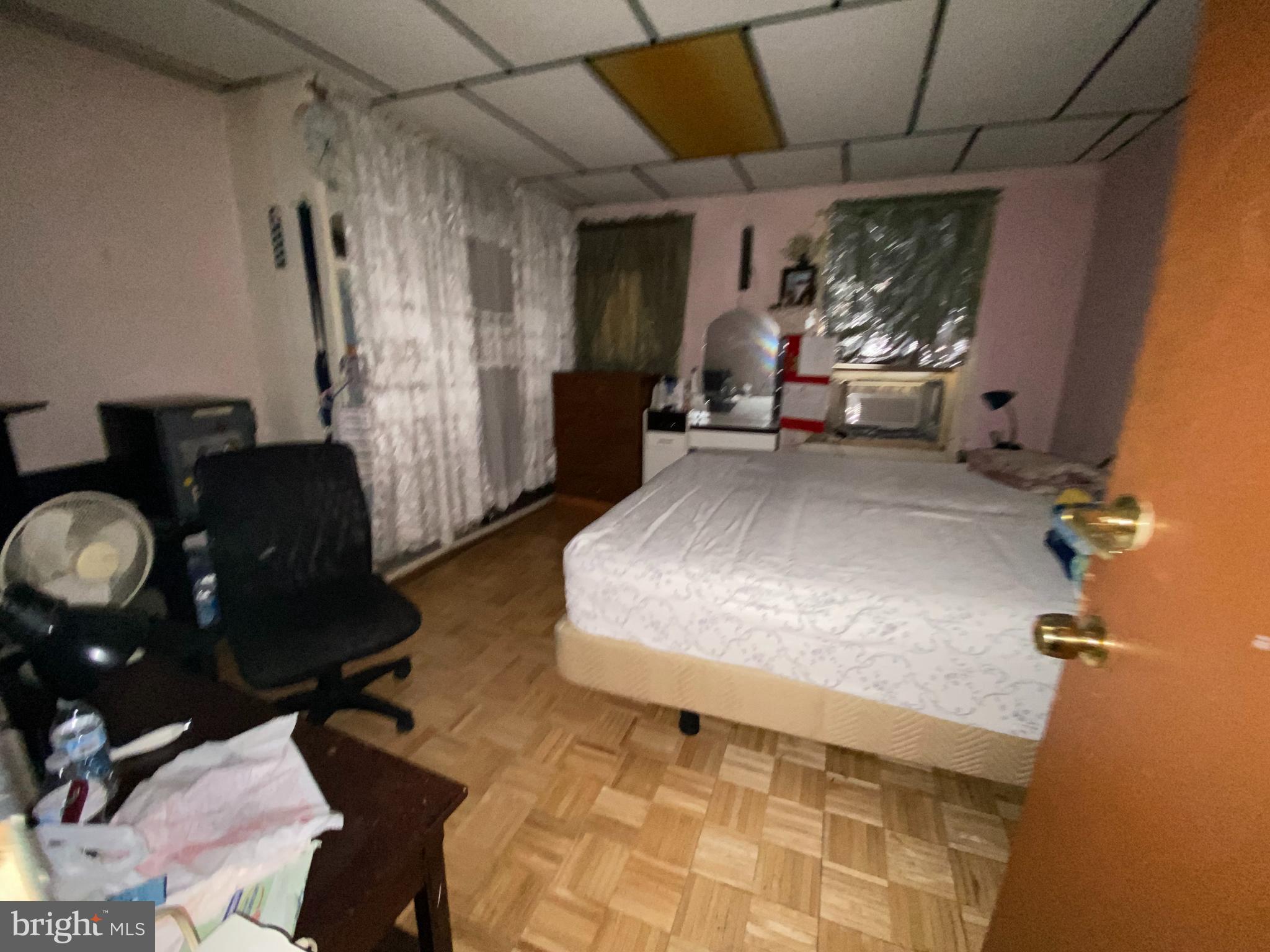 EAST KENSINGTON - Residential