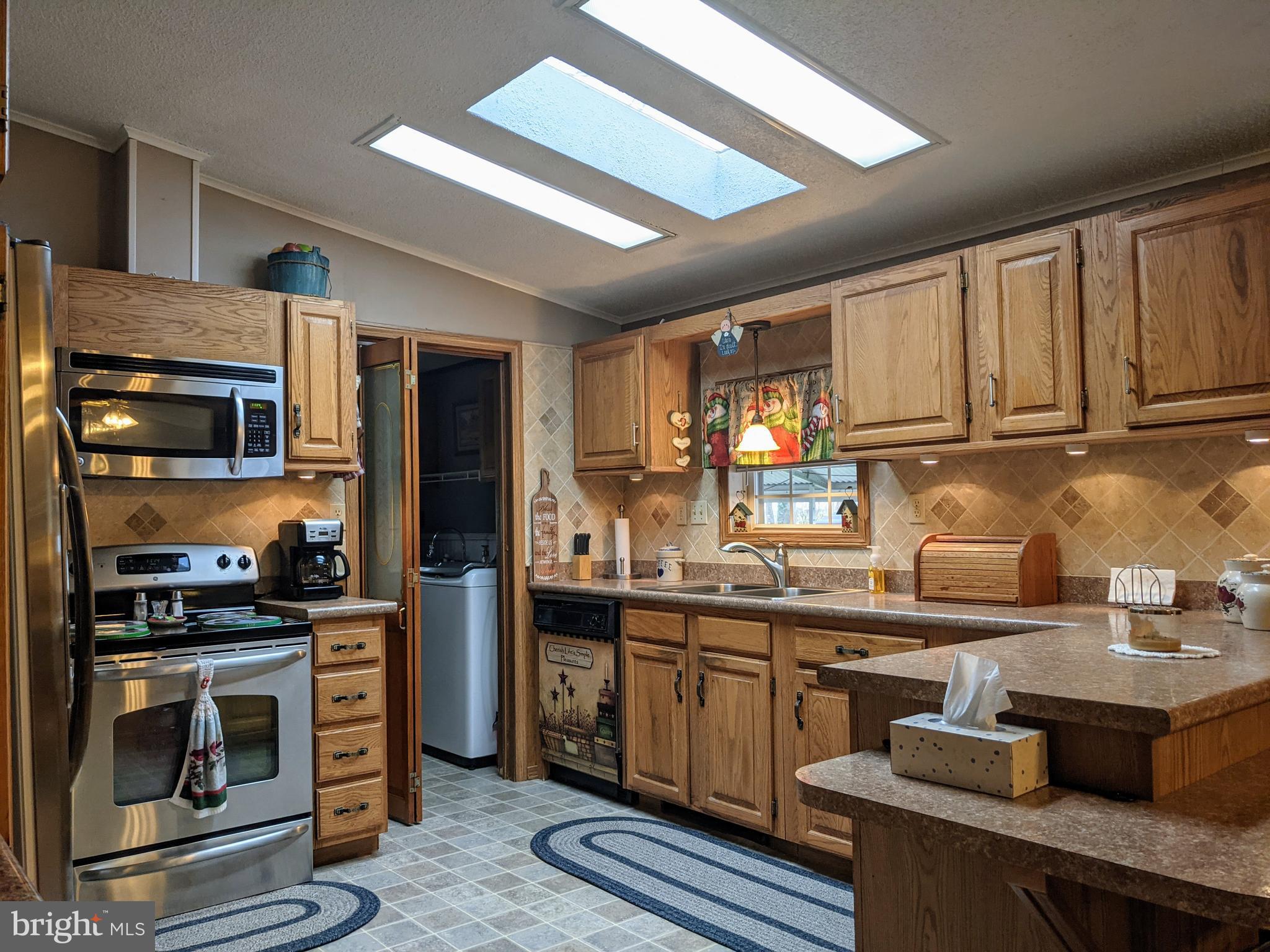 COLONIAL ESTATES - Residential