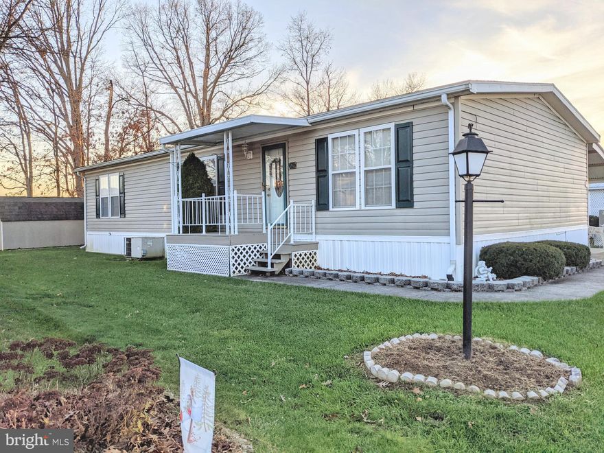 Easy Living is all right here for you!  Spacious open floor plan, recent updates throughout, stainless steel appliances convey, gas fireplace, Master bedroom  with master bath off kitchen and laundry room. Large attached carport & shed,   With the back deck, patio and mountain views this one has a bit of it all!