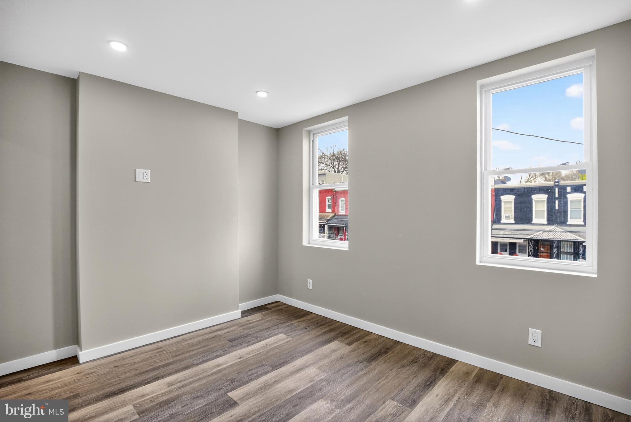 UNIVERSITY CITY - Residential