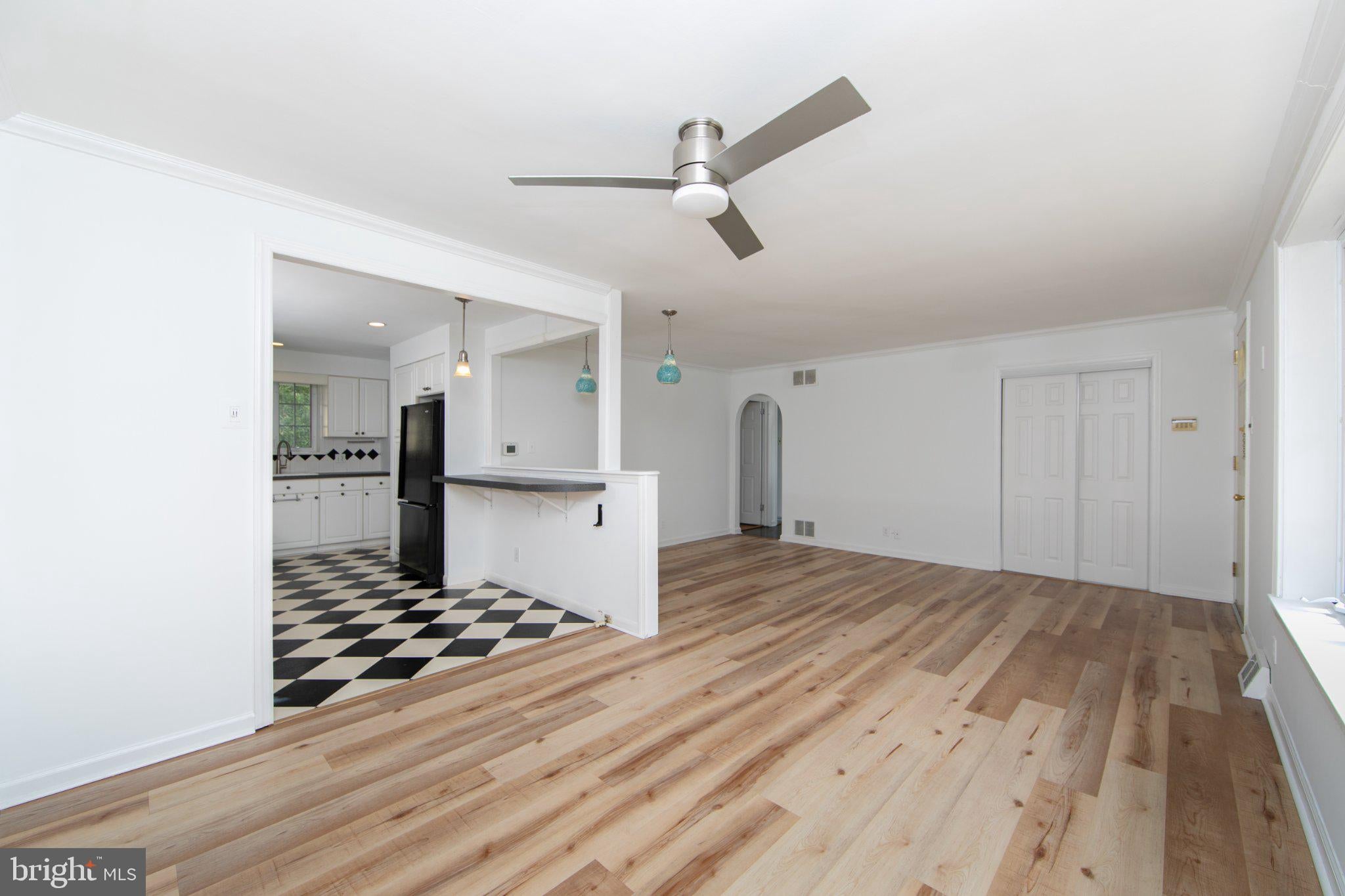 1137 LAKESHORE DRIVE