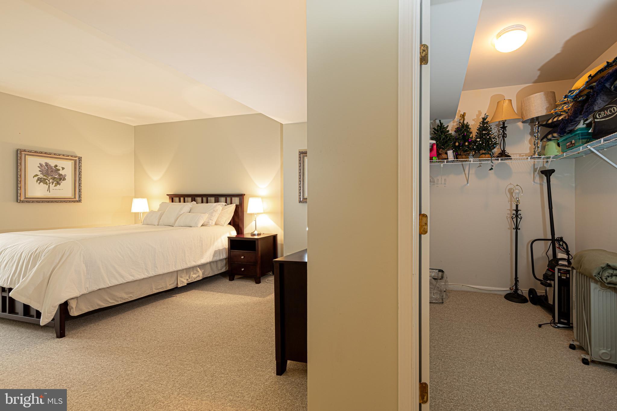 LAUREL HILL - Residential