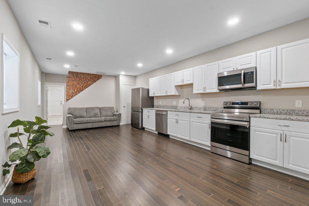 HOLLINS MARKET - Residential Income