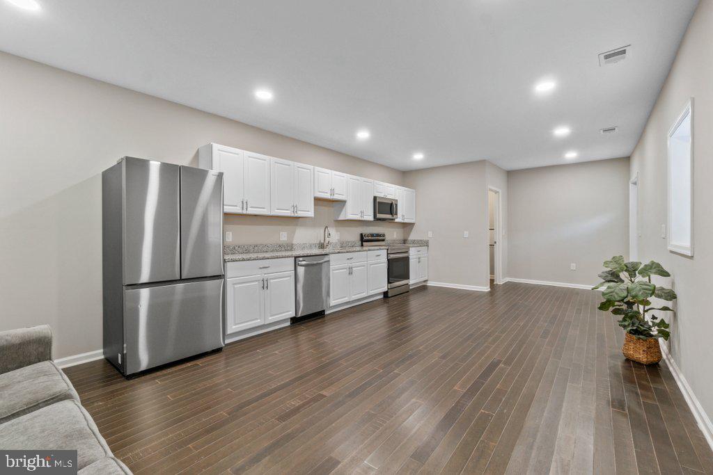 HOLLINS MARKET - Residential Income