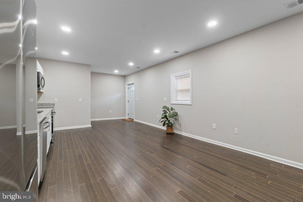 HOLLINS MARKET - Residential Income