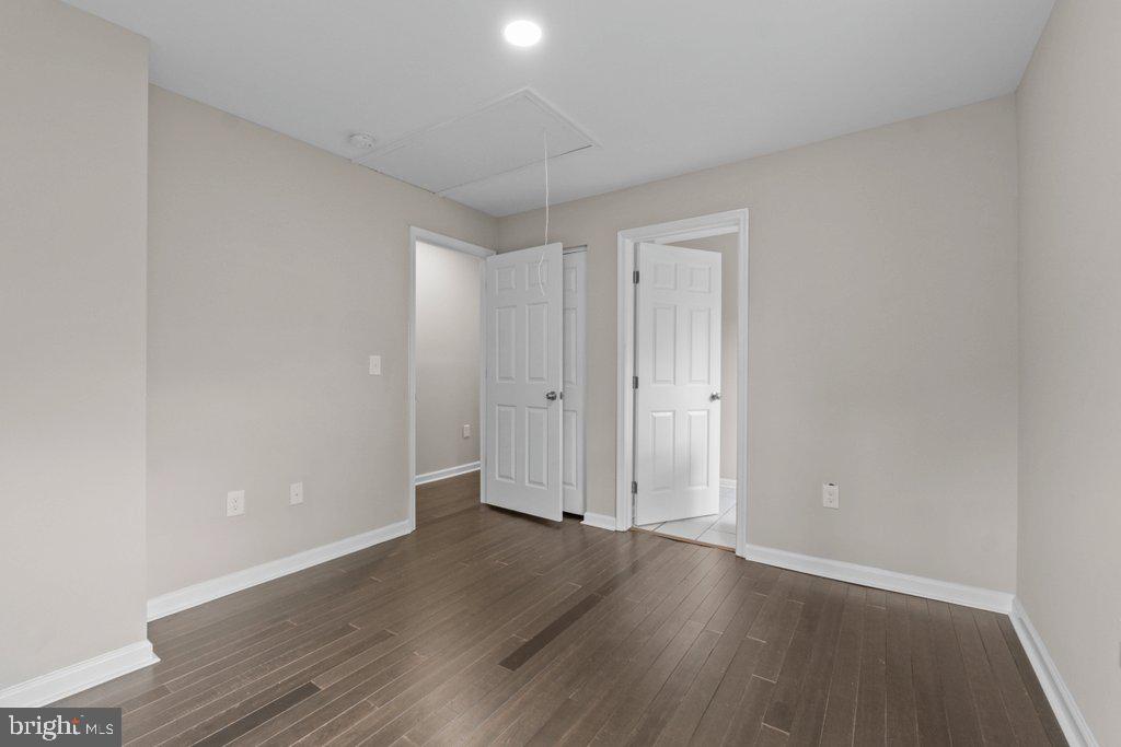 HOLLINS MARKET - Residential Income