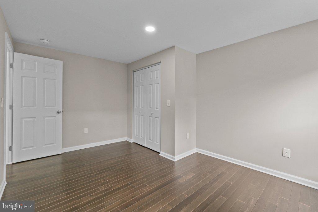 HOLLINS MARKET - Residential Income