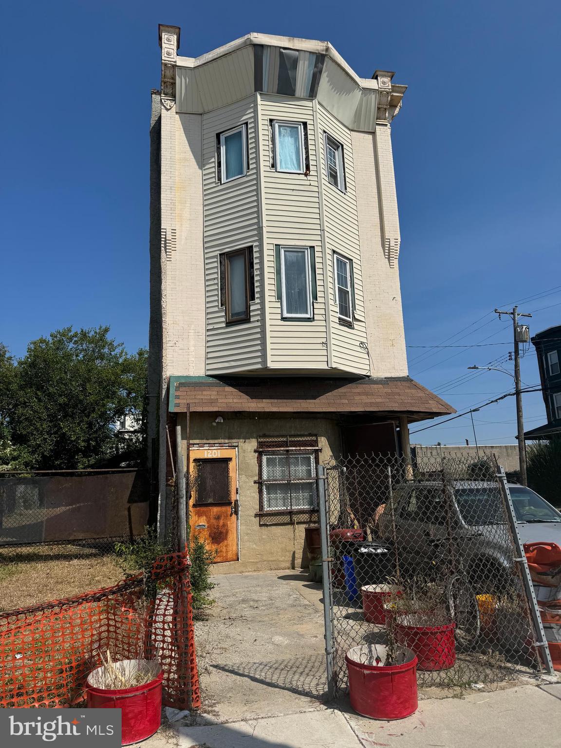 JUST HIT MARKET IN 19140!!! Huge triplex with an additional commercial unit. Needs full rehab. Property will be cleaned out and delivered vacant. Property to be sold as is. Seller requests use of his title company.