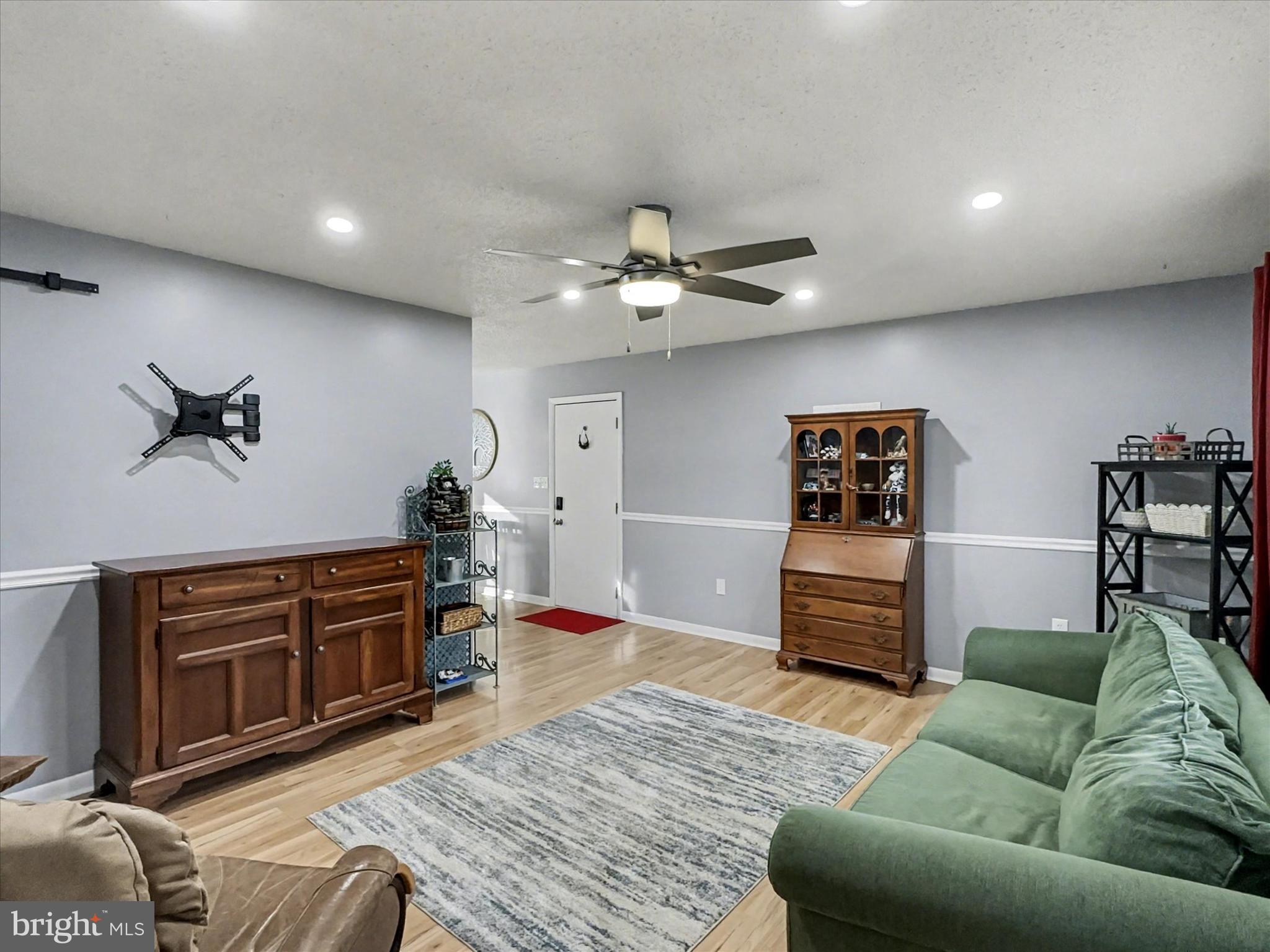 123 OVERVIEW CIRCLE E