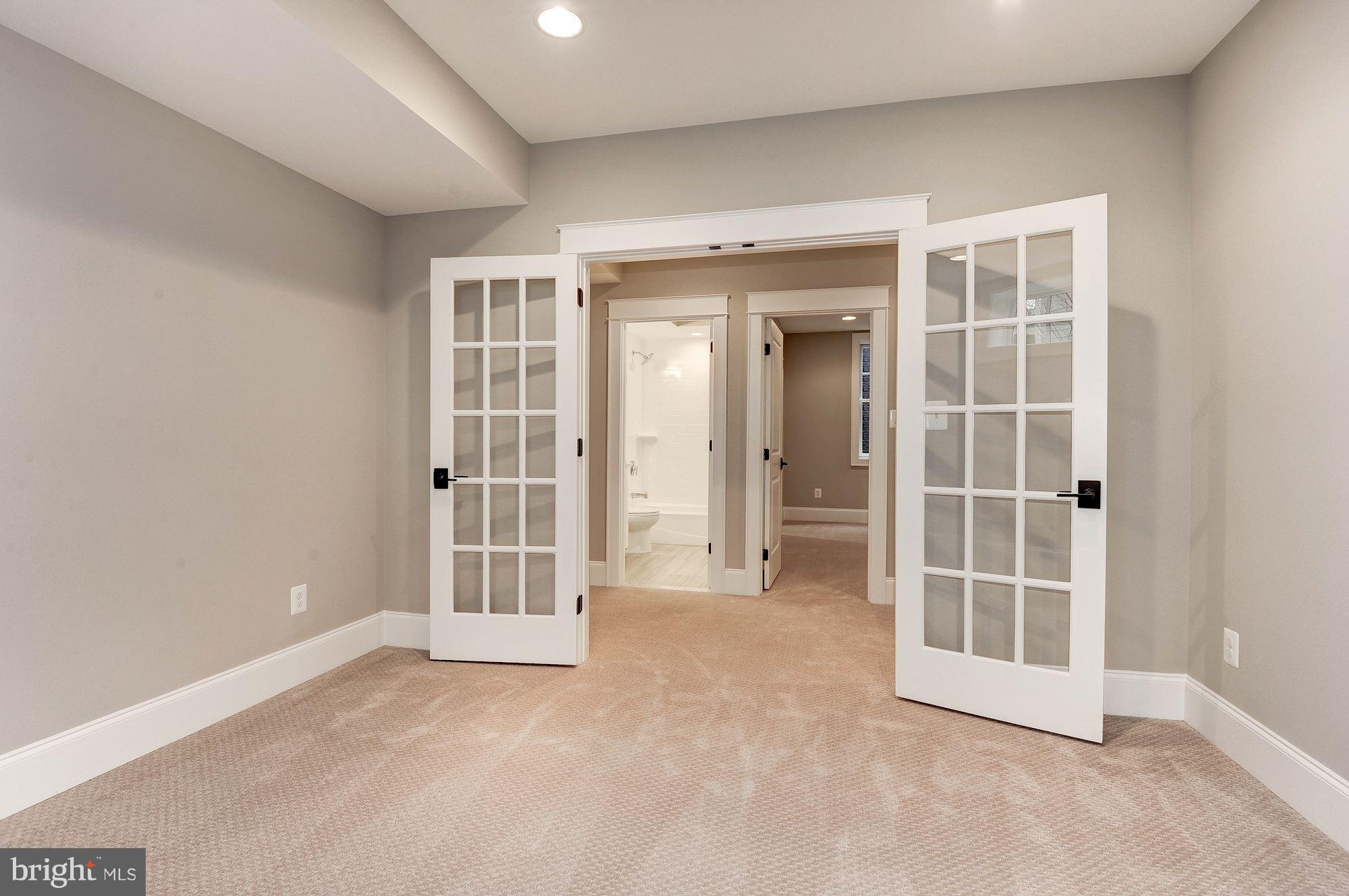 TUCKAHOE VILLAGE - Residential