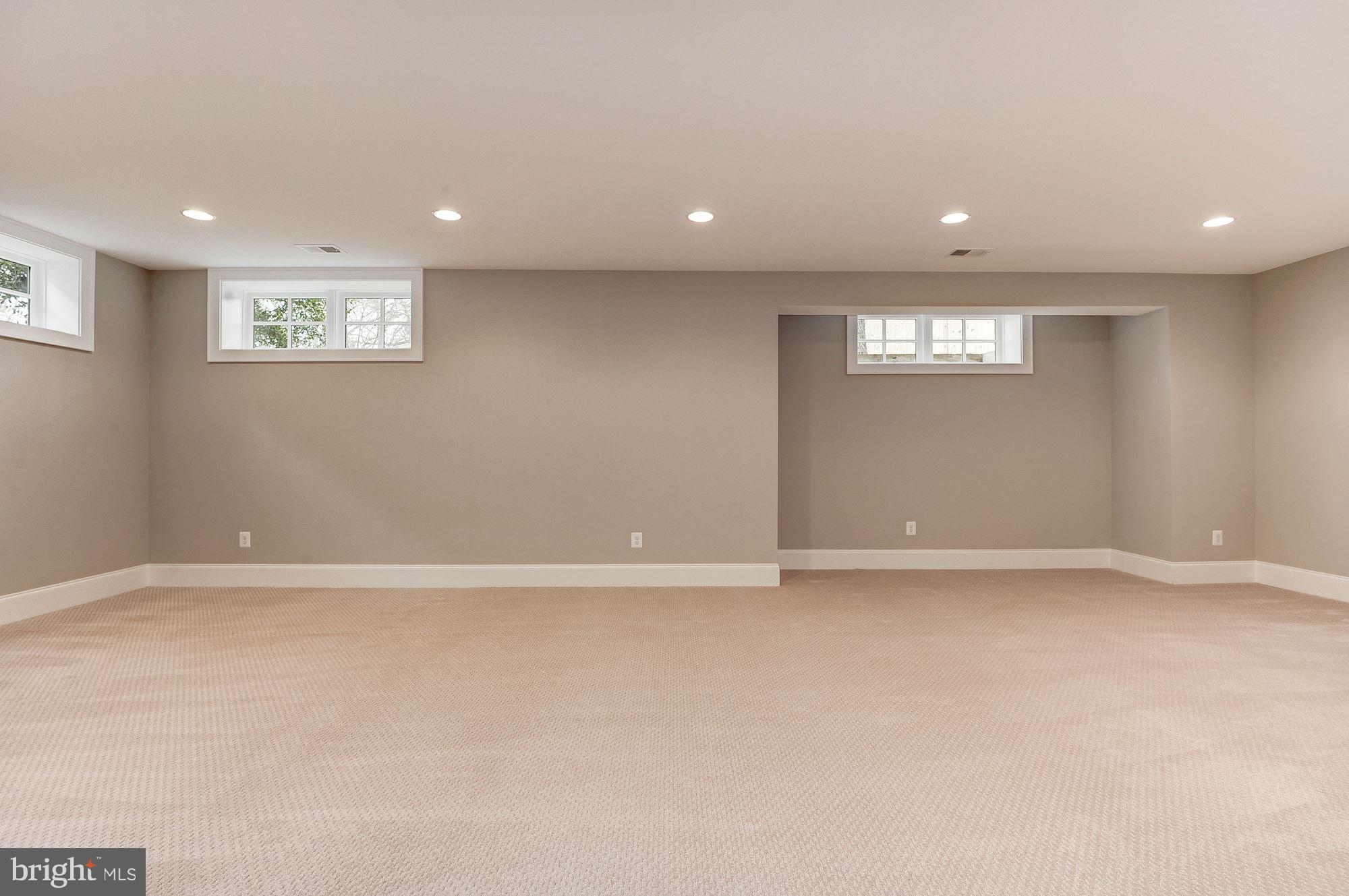 TUCKAHOE VILLAGE - Residential