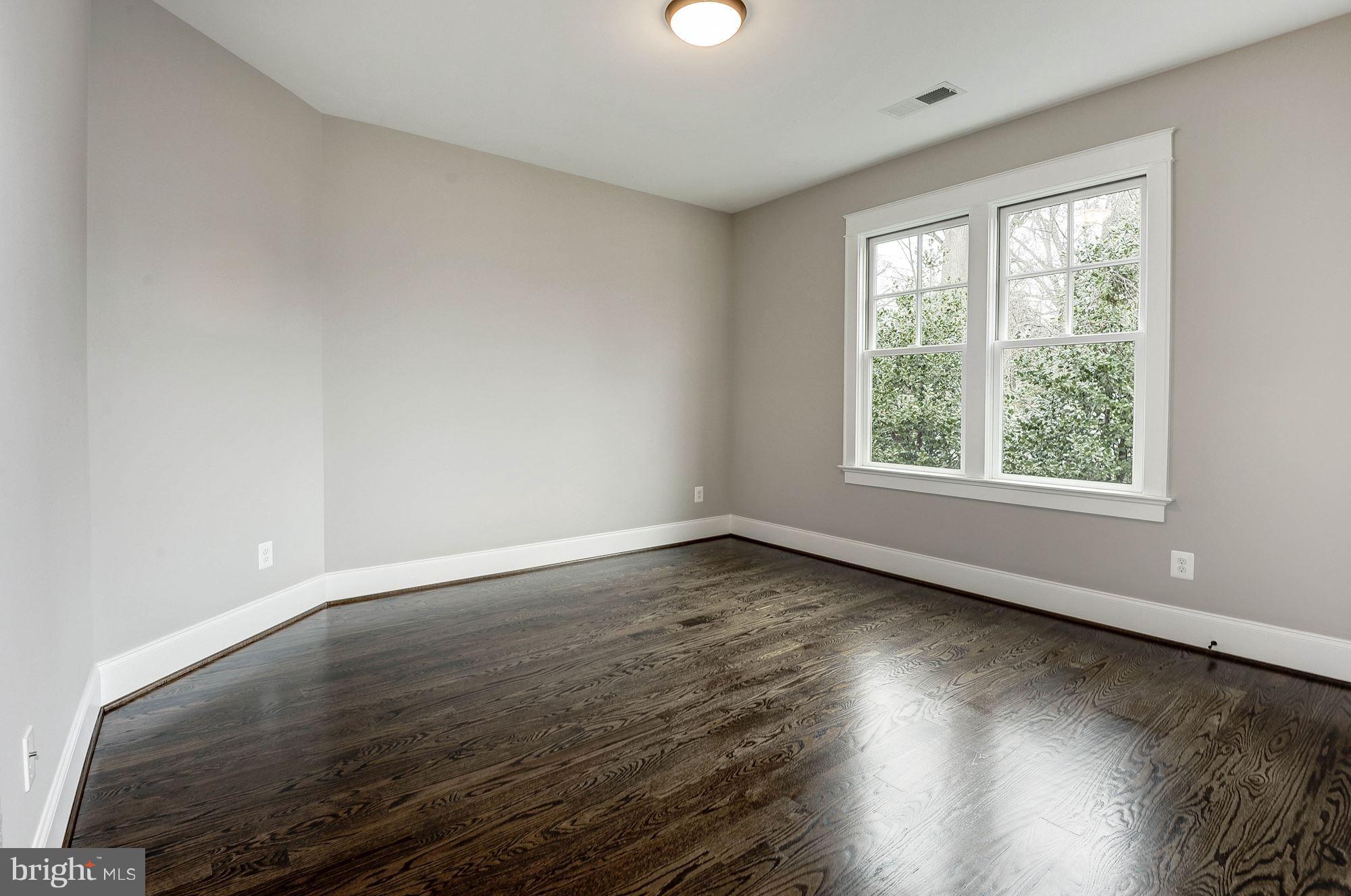 TUCKAHOE VILLAGE - Residential