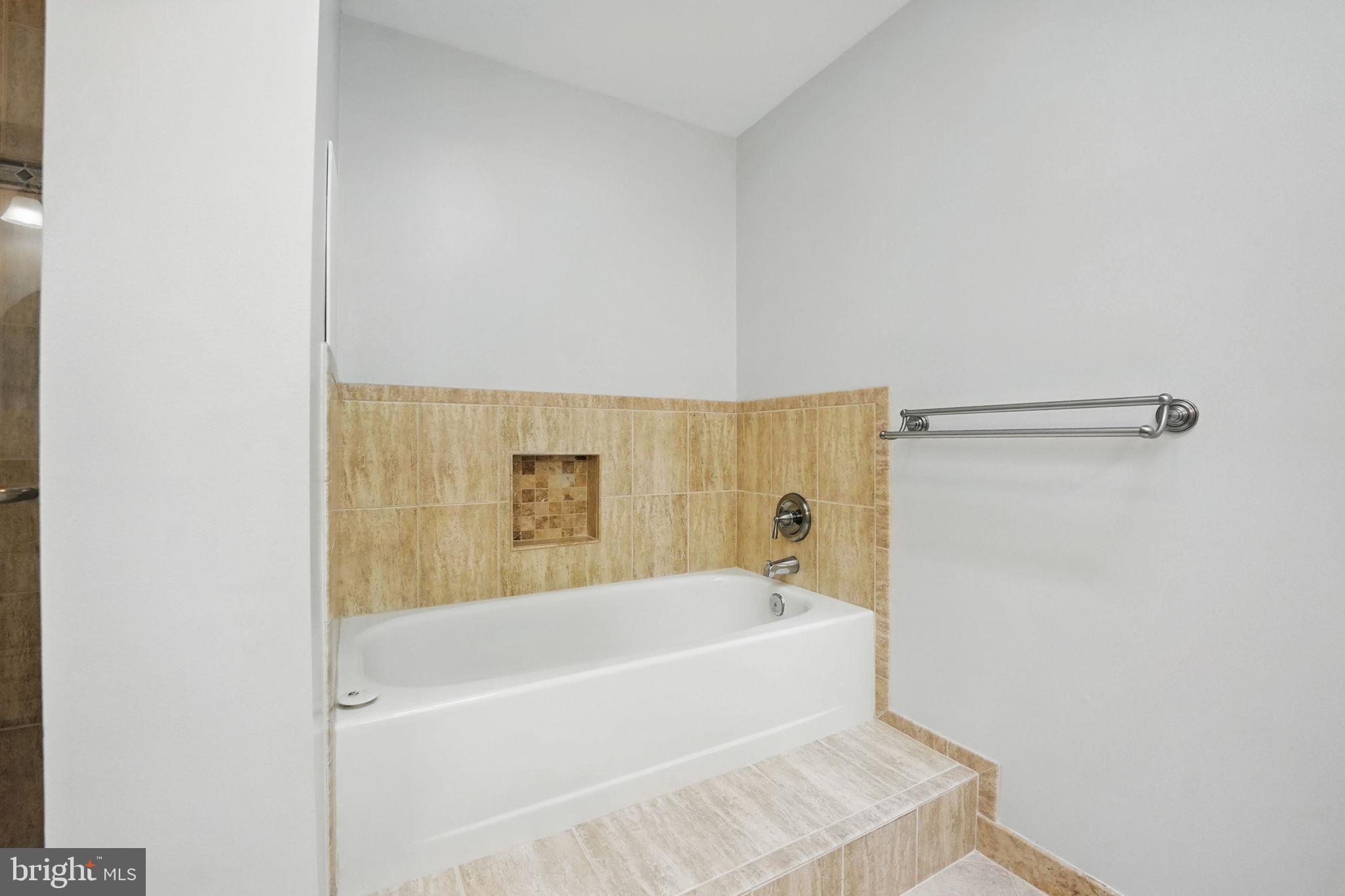 LAKEWOOD HILLS - Residential