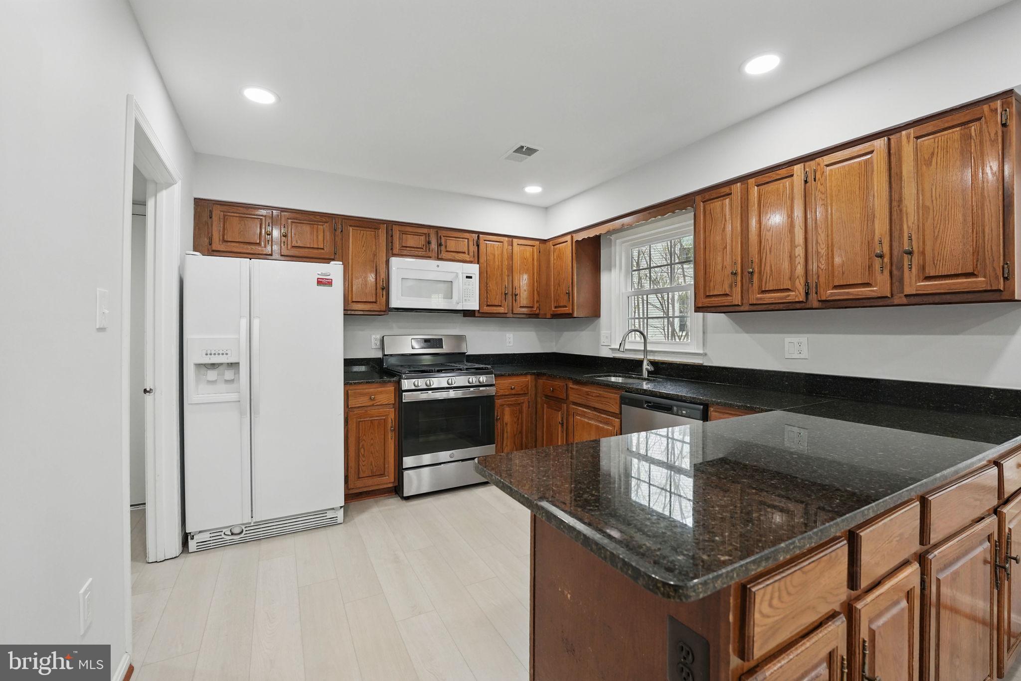 LAKEWOOD HILLS - Residential