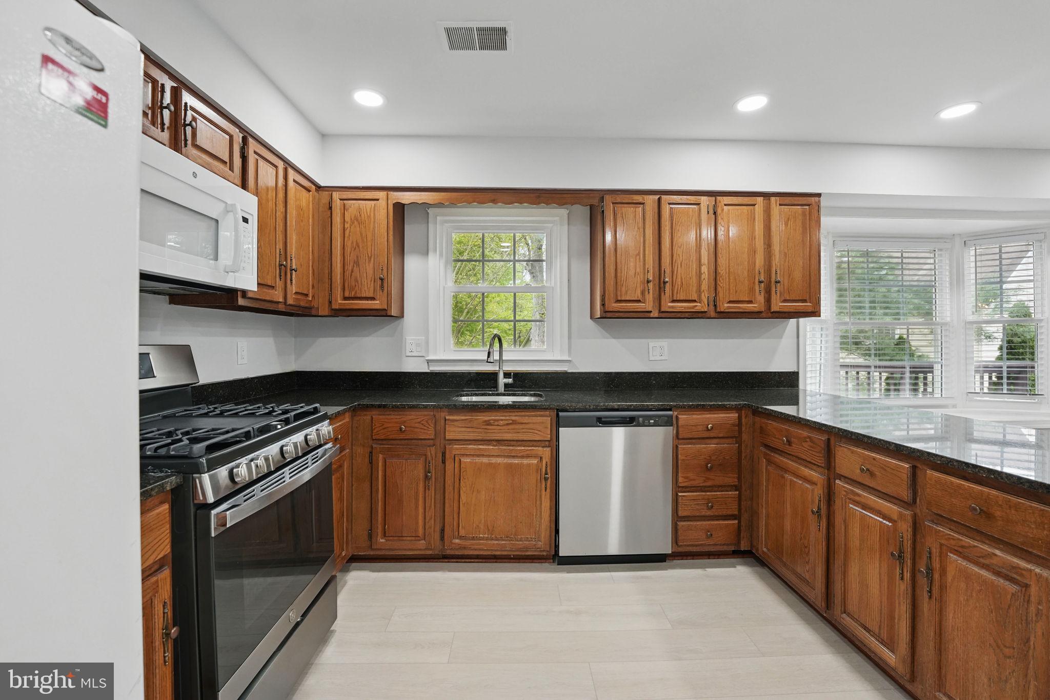 LAKEWOOD HILLS - Residential