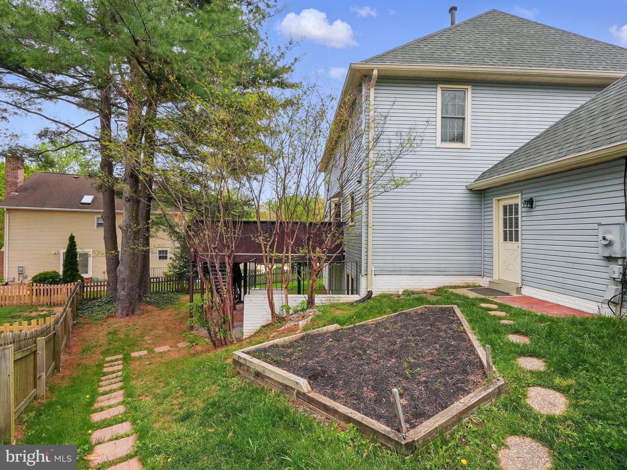 LAKEWOOD HILLS - Residential