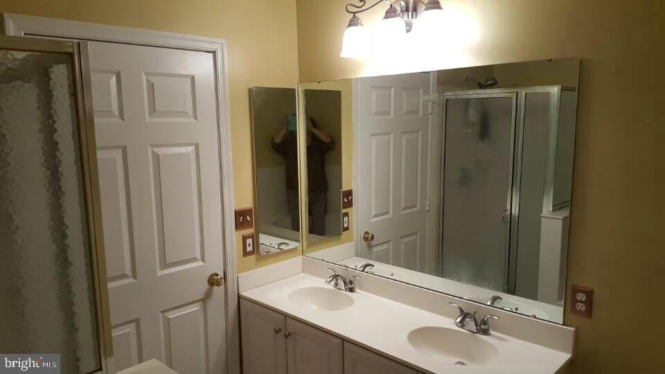 CENTER RIDGE - Residential Lease