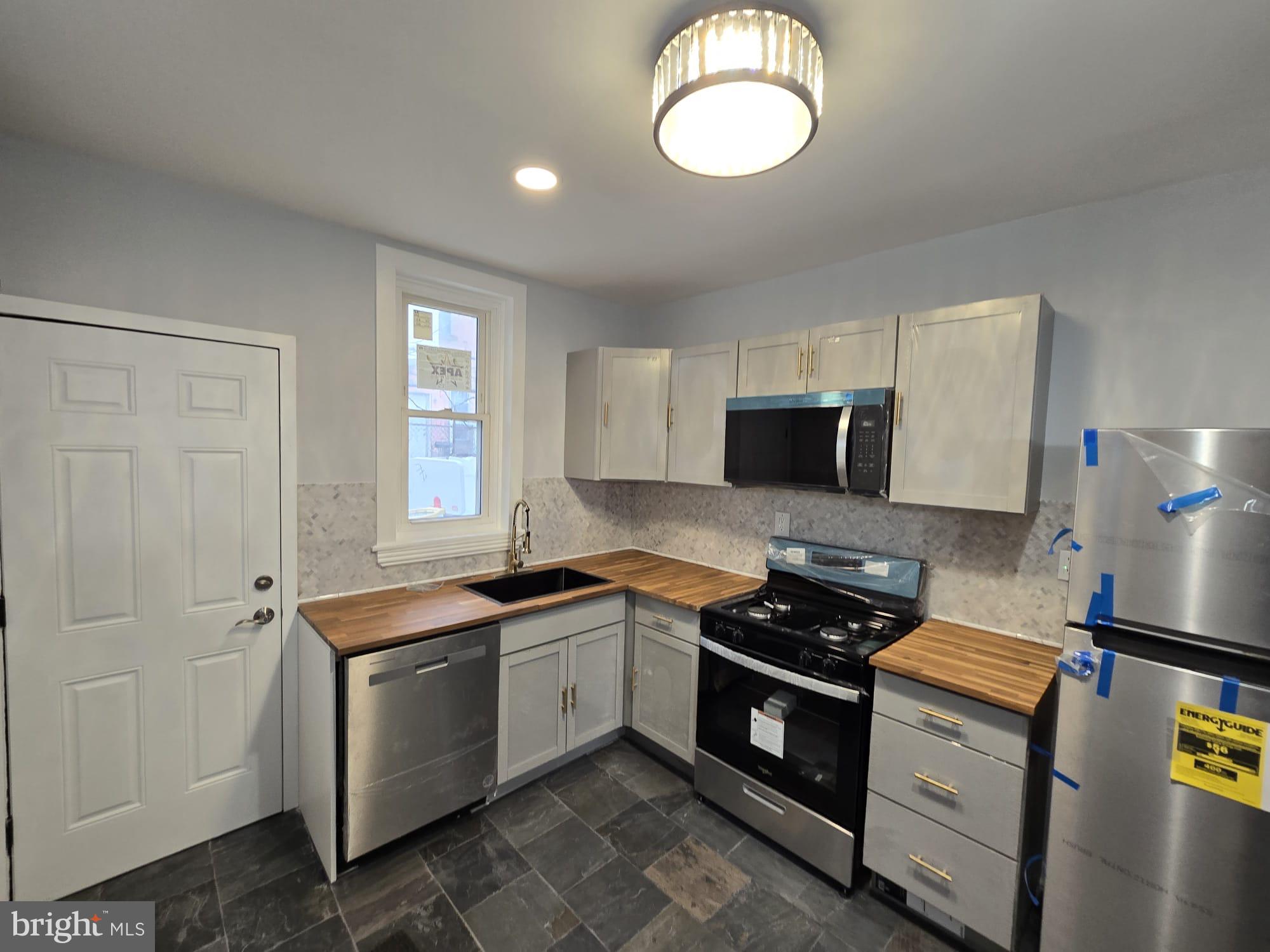 STRAWBERRY MANSION - Residential