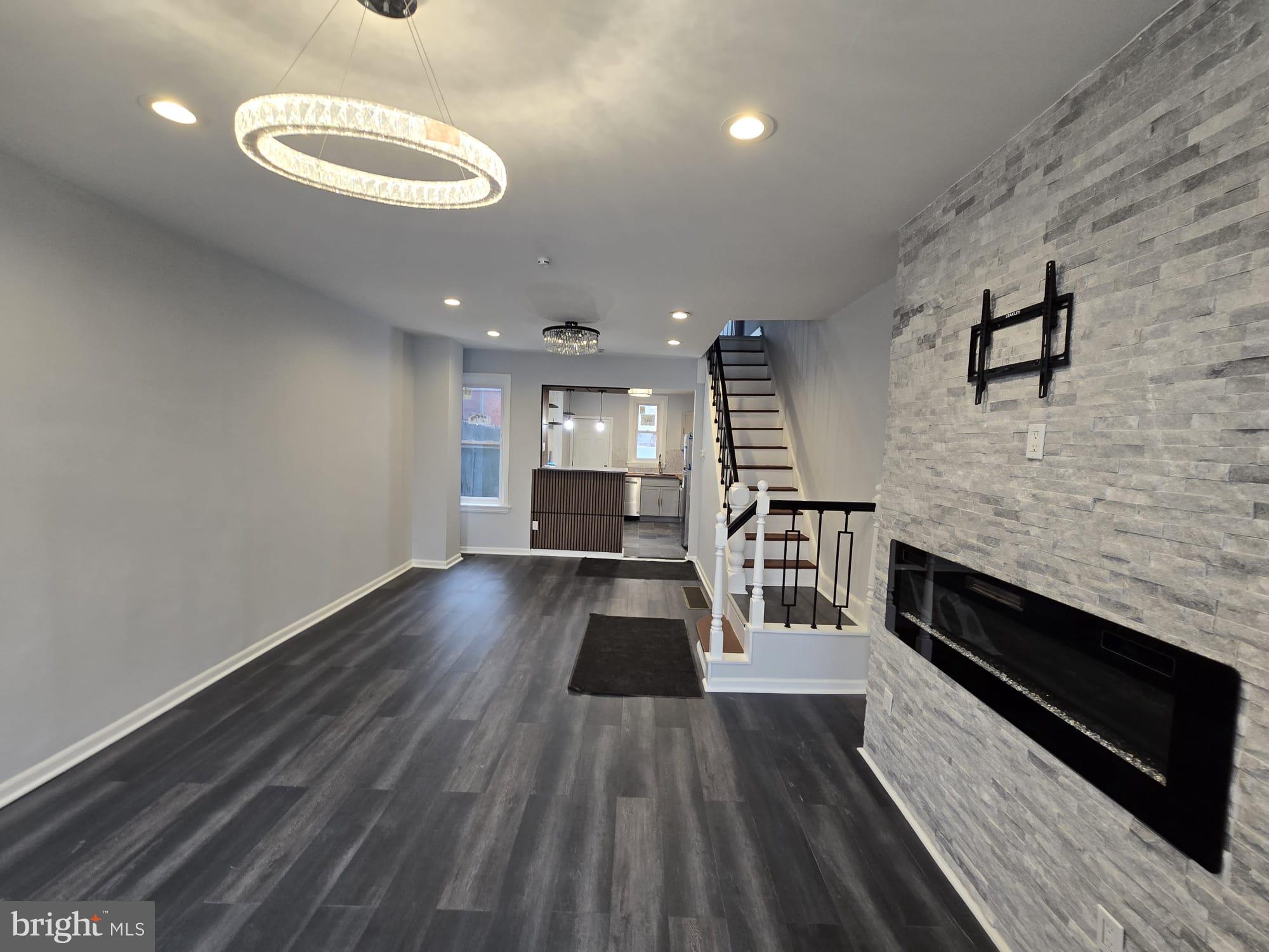 STRAWBERRY MANSION - Residential