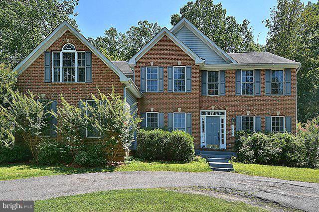 MUST SELL!!! BEST PRICED TO SELL ESTATE HOME!!! AMAZING 5,000 sq. ft. COLONIAL HOME LOCATED IN ANNE ARUNDEL COUNTY. LESS THAN 10 MINUTES FROM EVERYTHING! LOW TAXES! 10 mins. from Columbia, Arundel Mills, Laurel Town Centre, Ft. Meade, and BWI Airport! GREAT VALUE on 1.5 acres with NEW KITCHEN - BEAUTIFUL MASTER BR AND GREAT BACKYARD FOR ENTERTAINING AND FAMILY EVENTS. Visit - goo.gl/XpGrLl