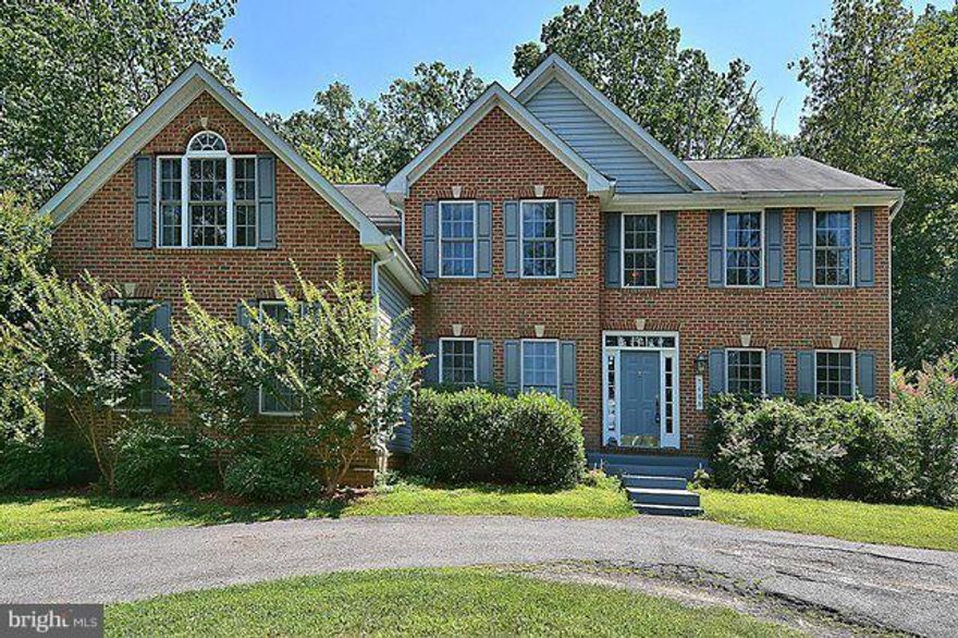 MUST SELL!!! BEST PRICED TO SELL ESTATE HOME!!!  AMAZING 5,000 sq. ft. COLONIAL HOME LOCATED IN ANNE ARUNDEL COUNTY. LESS THAN 10 MINUTES FROM EVERYTHING!  LOW TAXES!  10 mins. from  Columbia, Arundel Mills, Laurel Town Centre, Ft. Meade, and BWI Airport!    GREAT VALUE on 1.5 acres with NEW KITCHEN - BEAUTIFUL MASTER BR AND GREAT BACKYARD FOR ENTERTAINING AND FAMILY EVENTS.  Visit - goo.gl/XpGrLl