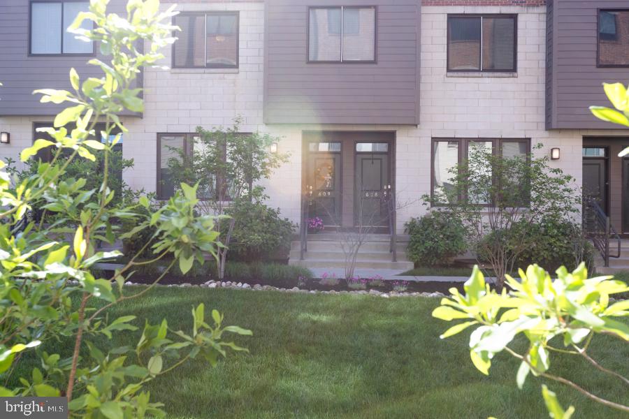 BROWNSTONES AT VF - Residential