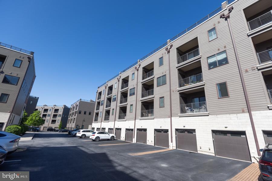 BROWNSTONES AT VF - Residential