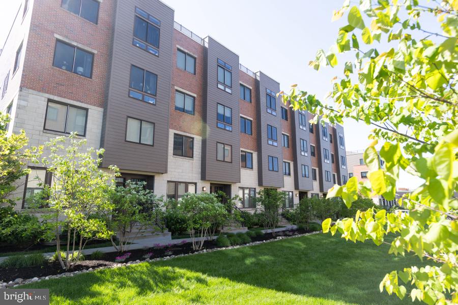 BROWNSTONES AT VF - Residential