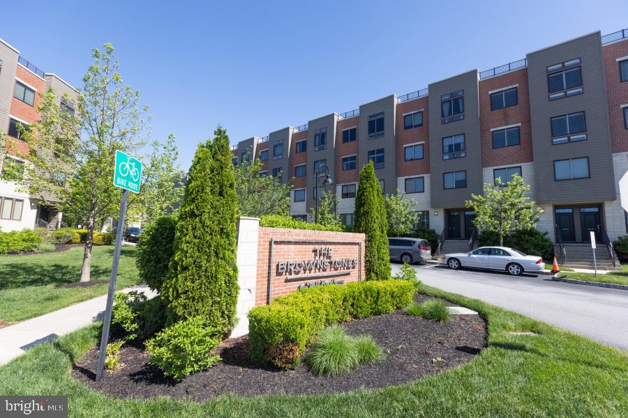 BROWNSTONES AT VF - Residential