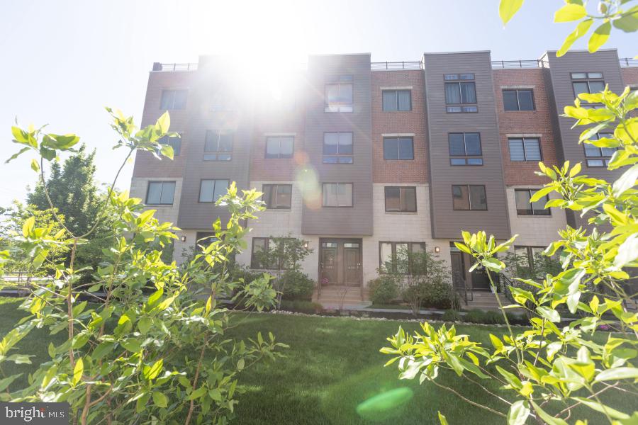 BROWNSTONES AT VF - Residential