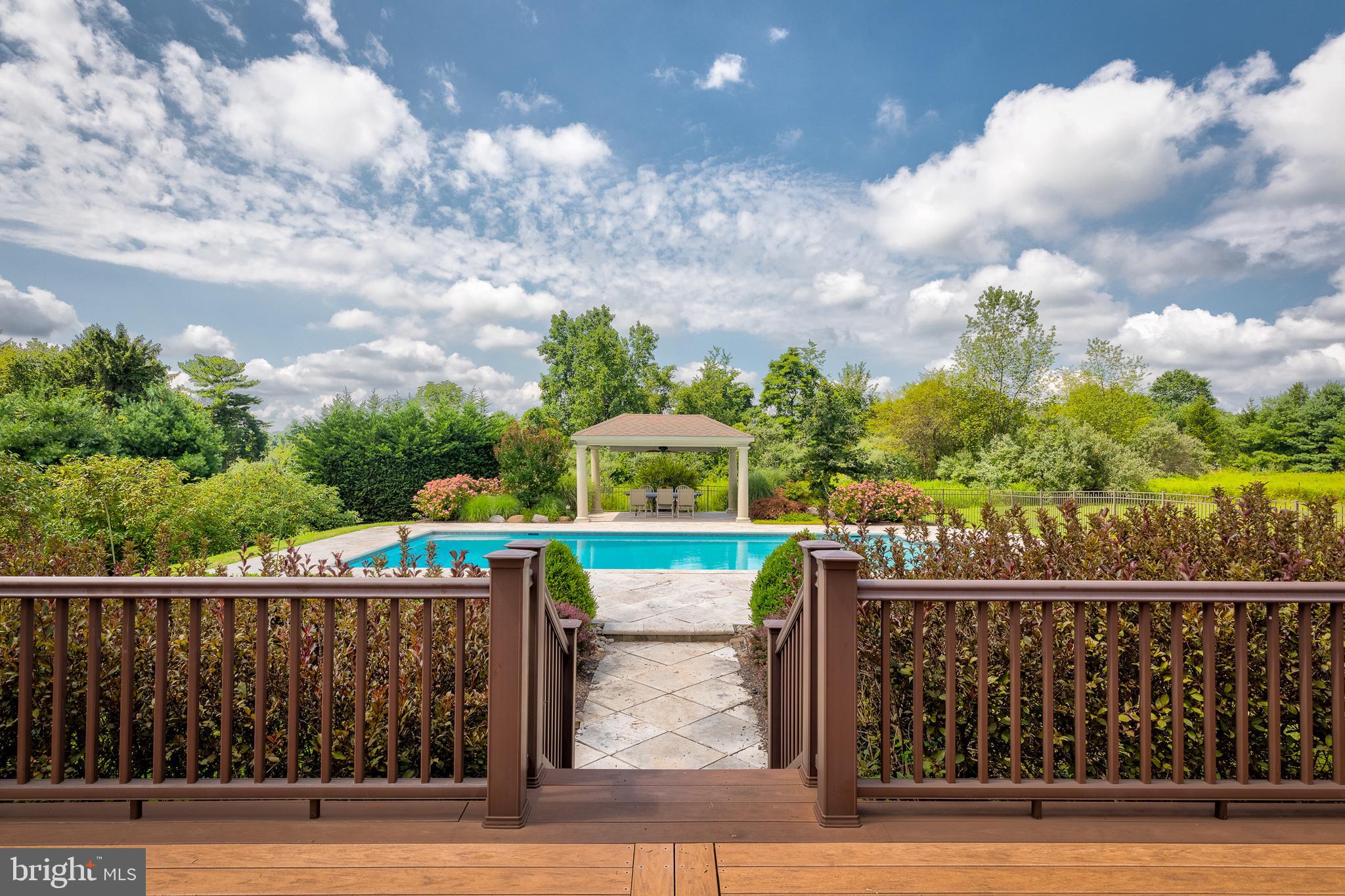 WHITE GATE - Residential