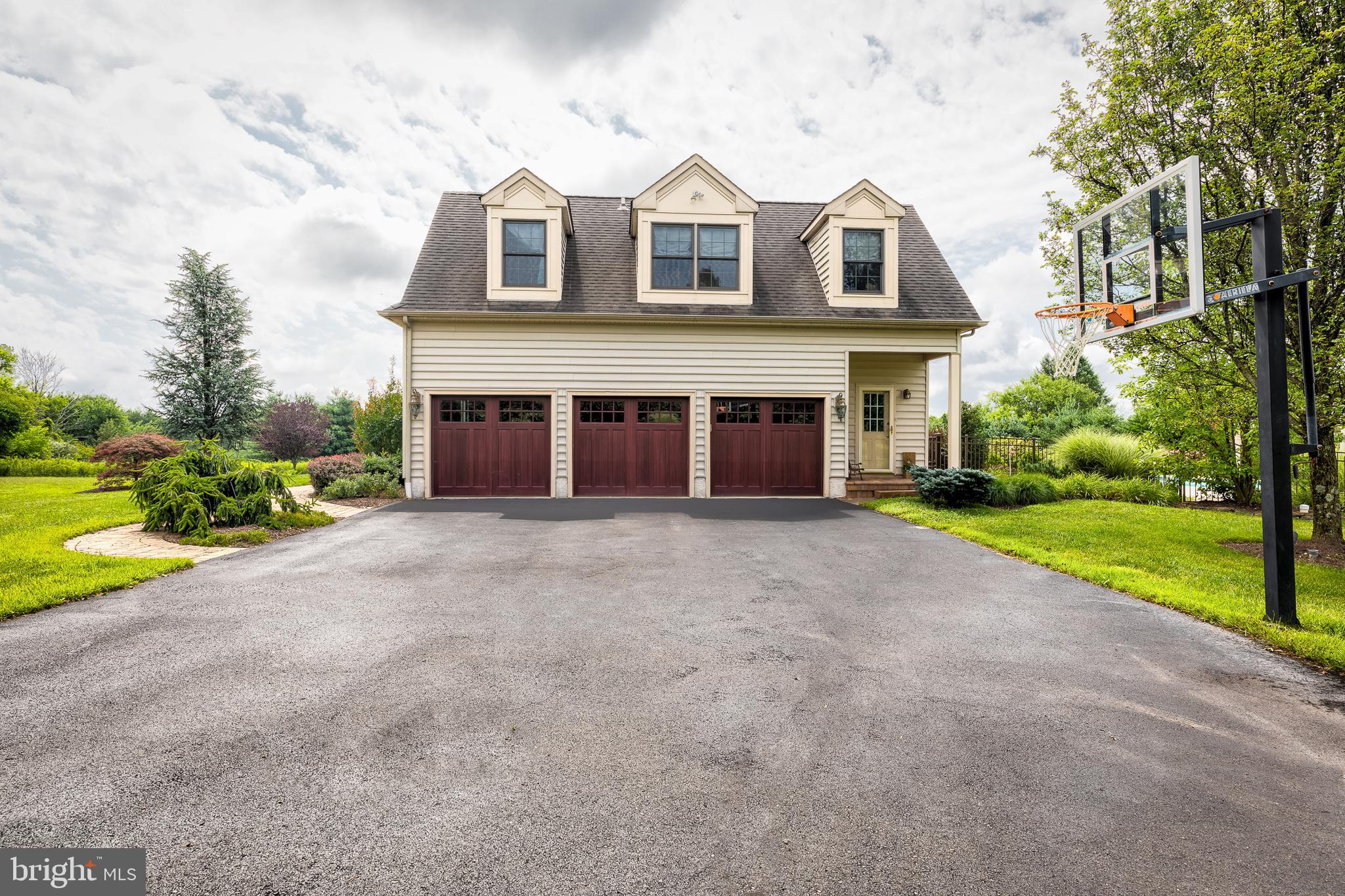 WHITE GATE - Residential