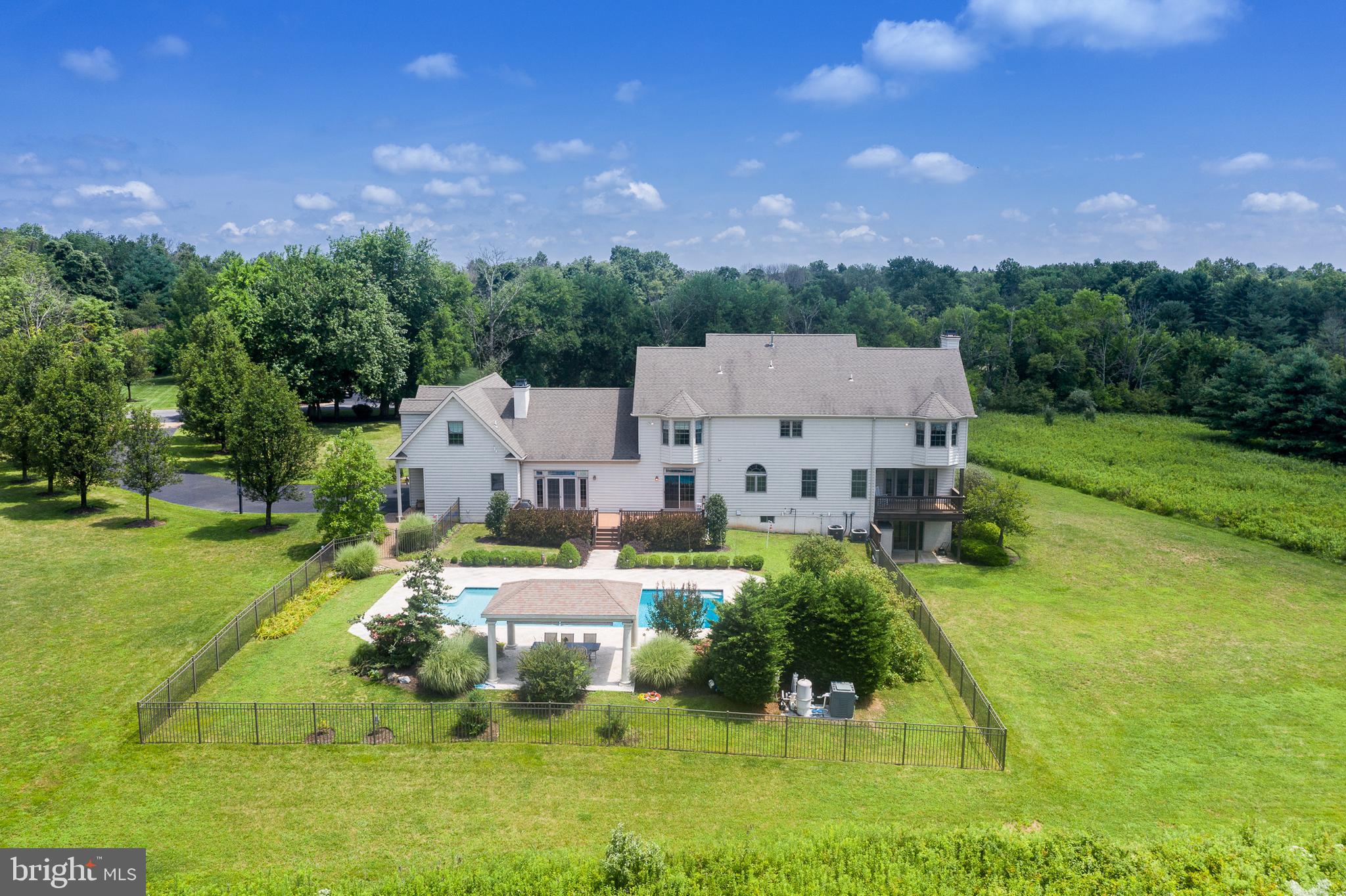 WHITE GATE - Residential