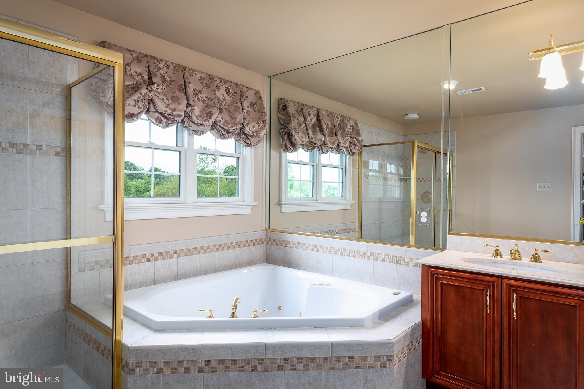 WHITE GATE - Residential