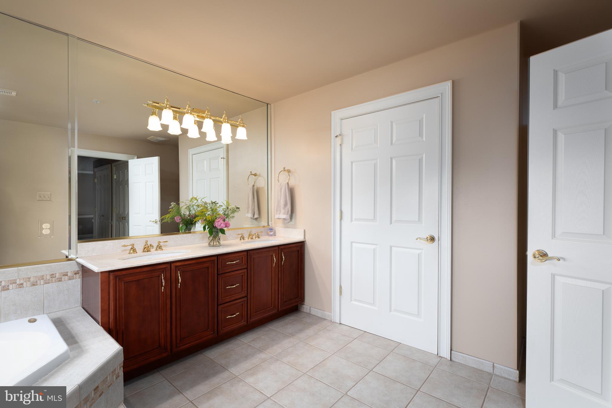 WHITE GATE - Residential